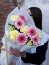 Букет из мини-гербер и гвоздики