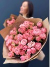 Букет из 15 розовых кустовых роз Бомбастик
