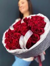 Букет 25 роз с оформлением Романтик