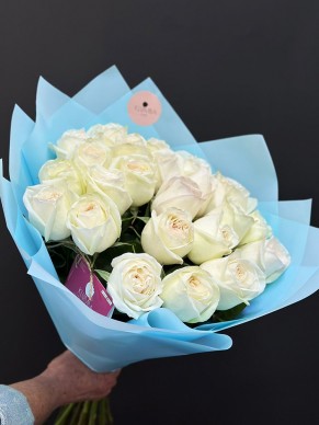 Букет 25 пионовидных роз White Ohara