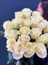 Букет из 25 длинных белых роз