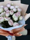 Букет из 7 пионовидных кустовых роз