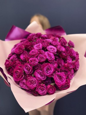 Букет из 25 насыщенно-розовых кустовых роз