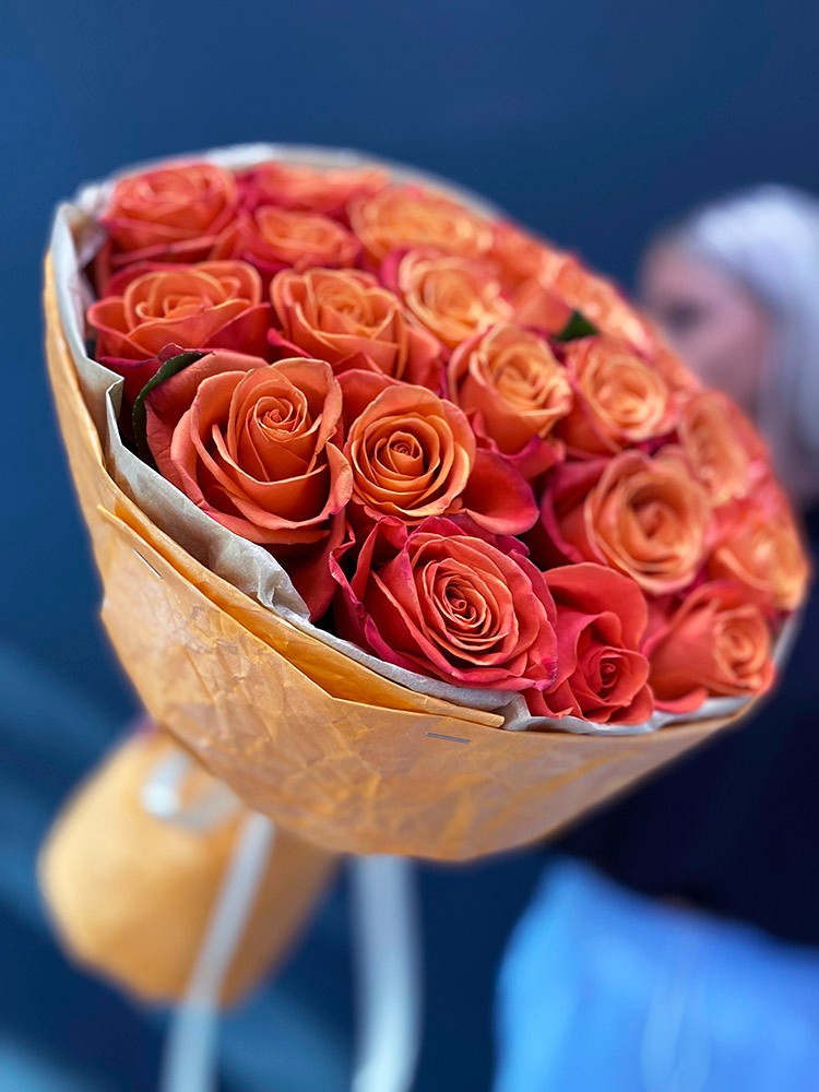 Купить оранжевые розы с доставкой недорого в интернет-магазине - Москва