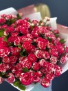 Букет из 25 красно-белых кустовых роз
