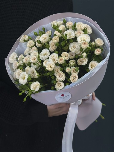 Букет 11 кремовых кустовых роз