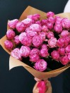 Букет из 15 черничных кустовых роз Бомбастик