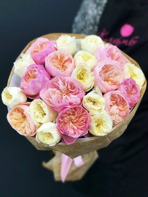 Букет из 21 пионовидной розы