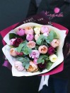 Букет из 23 пионовидных роз с зеленью