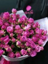 Букет из 25 черничных кустовых роз