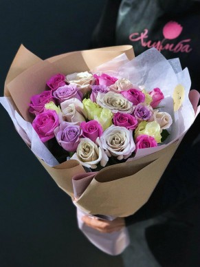 Букет из 25 разноцветных Голландских роз