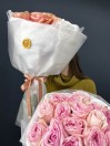 Букет из пионовидных роз с печатью из сургуча