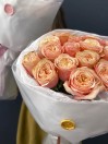 Букет из пионовидных роз с печатью из сургуча