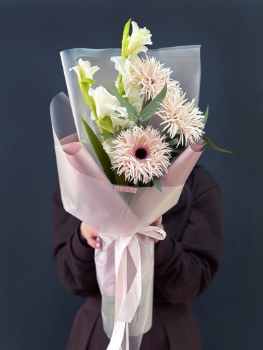 Букет из герберы и гладиолуса