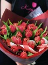 Букет 35 красных тюльпанов дабл