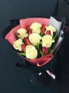 Букет из роз и тюльпанов Бордовый