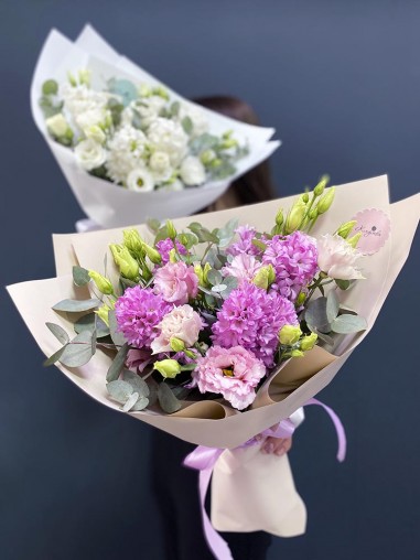 Букет с гиацинтами и эустомой