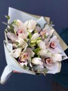 Букет из орхидей с тюльпанами