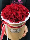 Букет из 25 красных роз в шляпной коробке