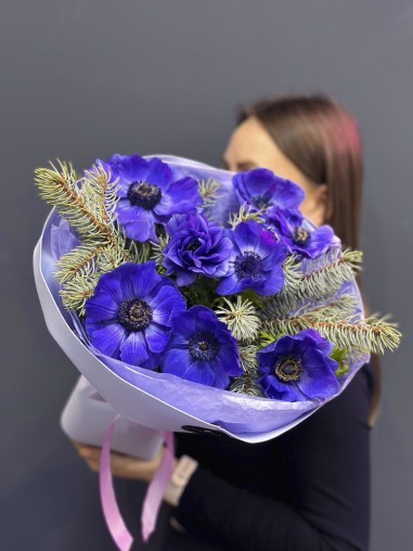 Букет из 9 анемонов и нобилиса