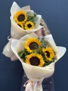 Букет из 3 подсолнухов