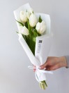 5 тюльпанов в белом оформлении