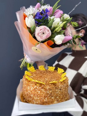 Букет цветов + торт