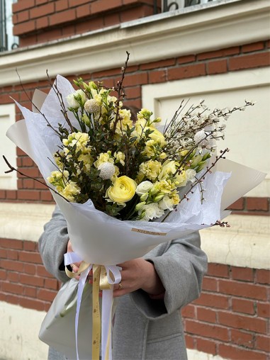 Дуо-букет из пионовидных роз и гвоздики