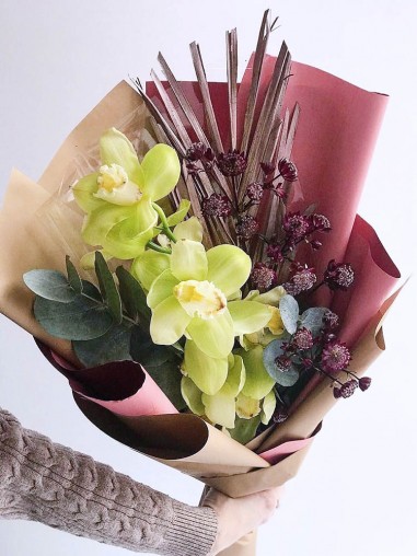 Букет с зелёной орхидеей и сухоцветами