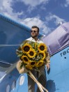 Букет 11 подсолнухов с эвкалиптом