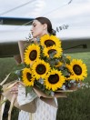 Букет 11 подсолнухов с эвкалиптом