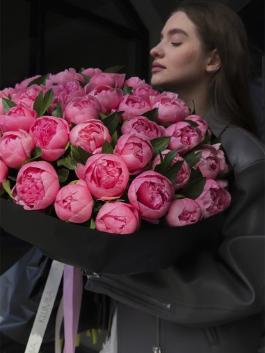 Букет из 39 коралловых пионов Etched Salmon