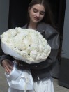 Букет из 39 белых пионов