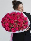 Букет 25 малиновых кустовых роз
