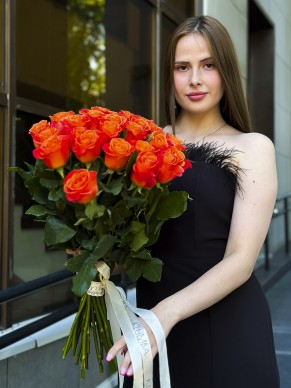 25 элитных апельсиновых роз в ленте