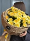 Букет 7 жёлтых пионовидных кустовых роз