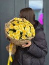 Букет 7 жёлтых пионовидных кустовых роз