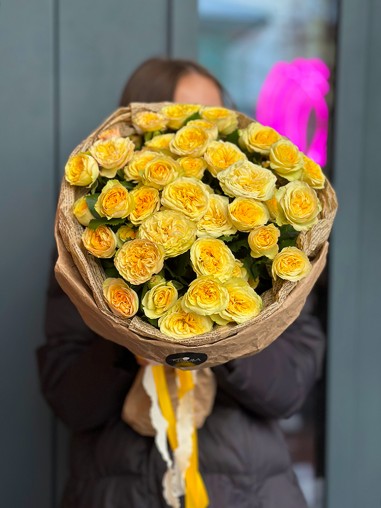 Букет 7 жёлтых пионовидных кустовых роз