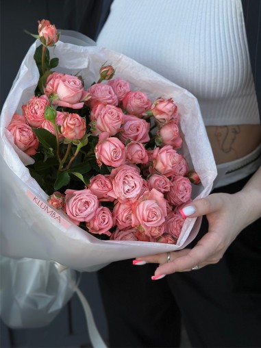 Букет 7 пионовидных кустовых роз Бомбастик