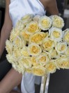 35 элитных роз Канделайт