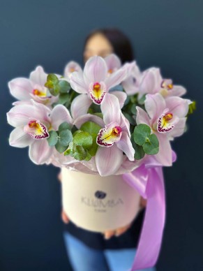Коробка с орхидеями