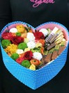 Коробочка с цветами и конфетами Merсi