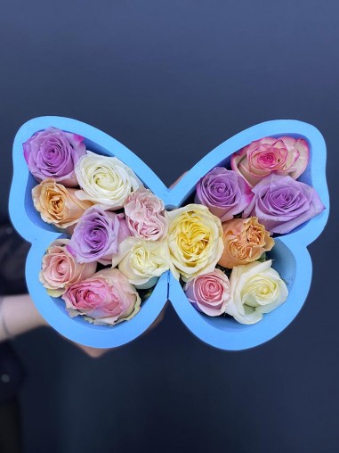 Торт «Розы и бабочка»