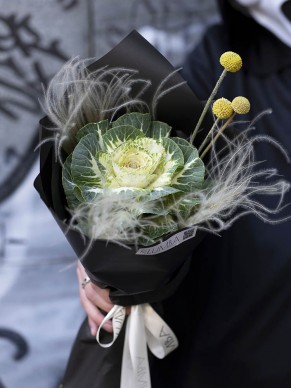 Букет из брассики и стифы 