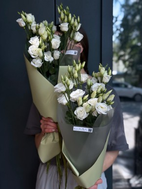 Букет нежных лизиантусов