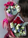 Букет из эустомы и кустовой розы 
