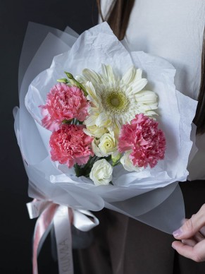 Букет из герберы и гвоздик 