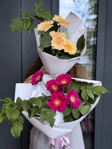 Букет из мини-гербер с малиной