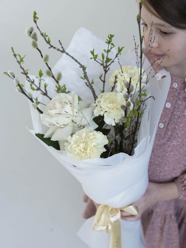 Букет из французской розы и гвоздик 