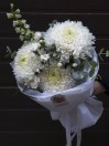 Букет из хризантем и кустовых гвоздик 